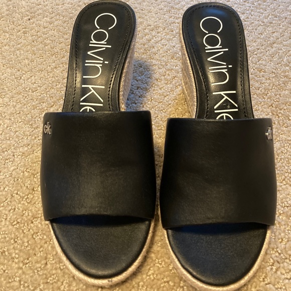Calvin Klein Black Slides - Picture 2 of 4